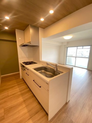 【キッチン】 | 東峰マンション長者原 | お料理をしながらでも会話を楽しめる対面キッチンです