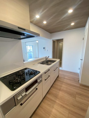 【キッチン】 | 東峰マンション長者原 | 3口コンロ+グリルで効率的にお料理が進められます