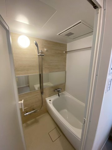 【浴室】 | 東峰マンション長者原 | 雨の日でも洗濯に困らない浴室乾燥機付きのバスルームはカビ防止にも効果的です