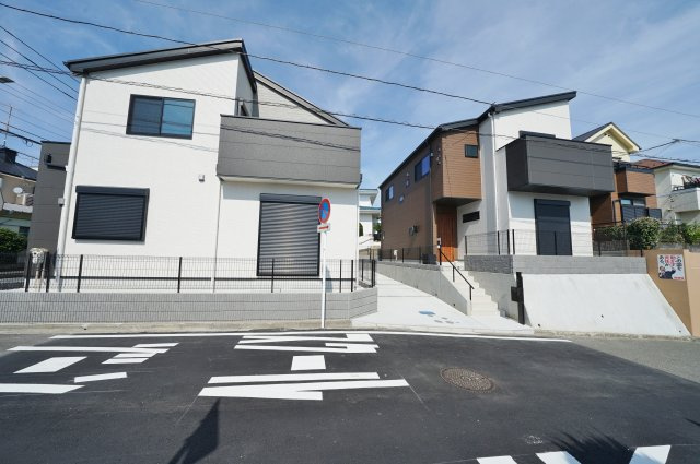 【横浜市保土ケ谷区初音ケ丘53-50全2棟新築戸建て】★仲介手数料無料★（初音ヶ丘小学校・橘中学校）の外観