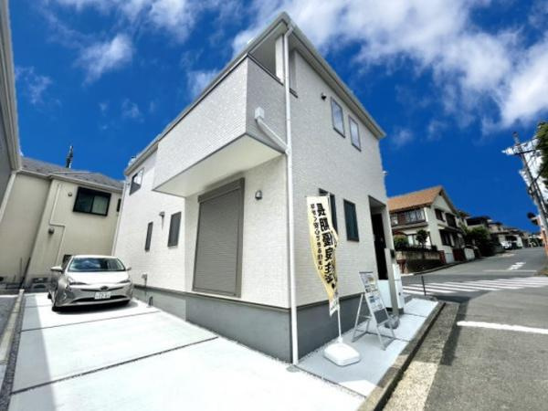 横浜市南区六ツ川２丁目の新築一戸建の外観|堂々と完成しました！いつでもご案内可能です！
お車でご自宅まで送迎承ります。