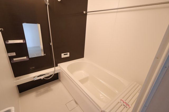 《仲介手数料無料》北区別所町13-14新築一戸建てリガーレの浴室|撮影日 2025年9月4日 13:30 曇り