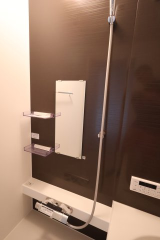 《仲介手数料無料》北区別所町13-14新築一戸建てリガーレの浴室|撮影日 2025年9月4日 13:30 曇り