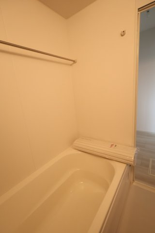 《仲介手数料無料》北区別所町13-14新築一戸建てリガーレの浴室|撮影日 2025年9月4日 13:30 曇り