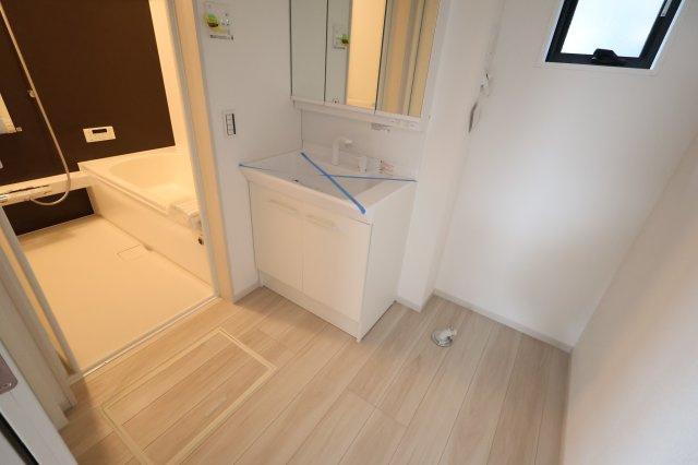 《仲介手数料無料》北区別所町13-14新築一戸建てリガーレのランドリースペース|撮影日 2025年9月4日 13:30 曇り