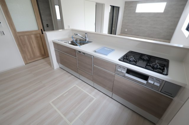 《仲介手数料無料》北区別所町13-14新築一戸建てリガーレのキッチン|撮影日 2025年9月4日 13:30 曇り