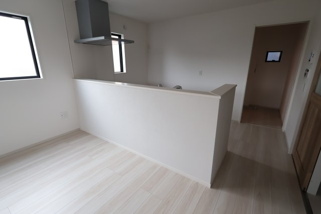 《仲介手数料無料》北区別所町13-14新築一戸建てリガーレのキッチン|撮影日 2025年9月4日 13:30 曇り