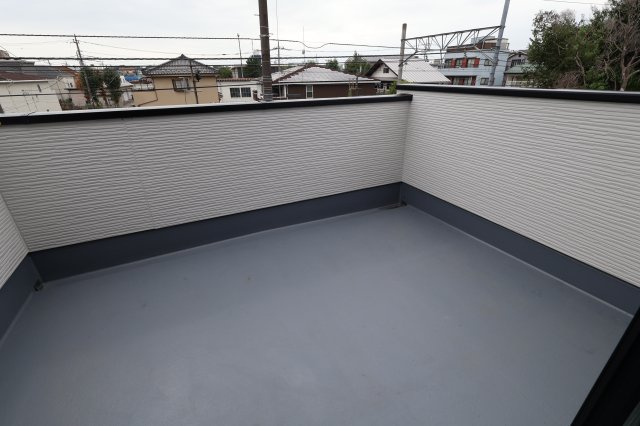 《仲介手数料無料》北区別所町13-14新築一戸建てリガーレのバルコニー|撮影日 2025年9月4日 13:30 曇り