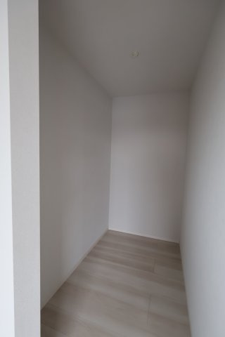 《仲介手数料無料》北区別所町13-14新築一戸建てリガーレの収納|撮影日 2025年9月4日 13:30 曇り