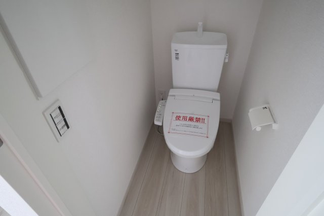 《仲介手数料無料》北区別所町13-14新築一戸建てリガーレのトイレ|撮影日 2025年9月4日 13:30 曇り