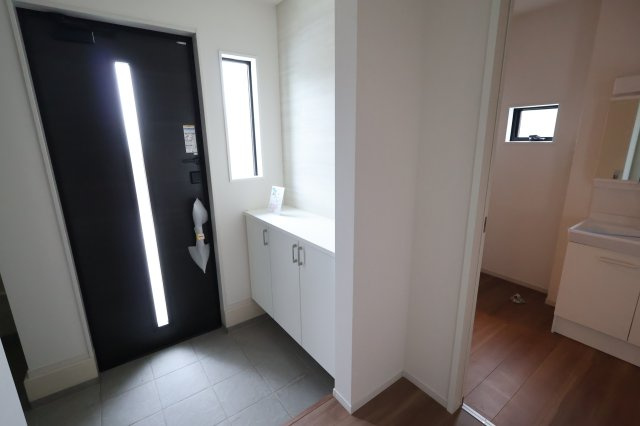 【玄関】 | 《仲介手数料無料》北区別所町13-14(2号棟)新築一戸建てリガーレ | 撮影日 2025年9月4日 13:30 曇り