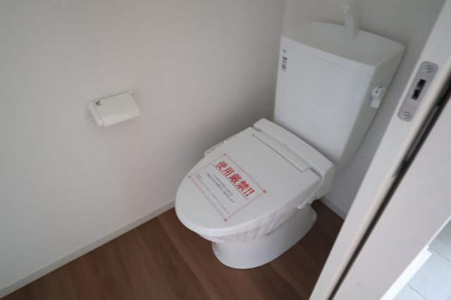 【トイレ】 | 《仲介手数料無料》北区別所町13-14(2号棟)新築一戸建てリガーレ | 撮影日 2025年9月4日 13:30 曇り