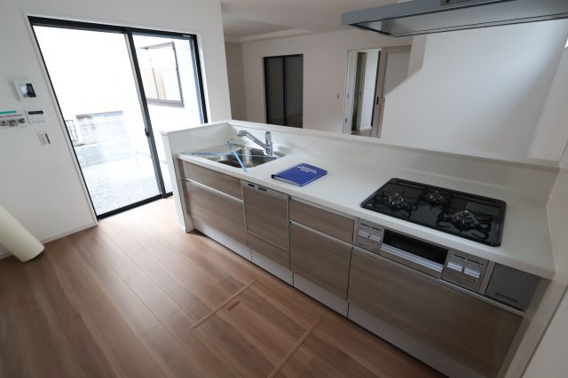 【キッチン】 | 《仲介手数料無料》北区別所町13-14(2号棟)新築一戸建てリガーレ | 撮影日 2025年9月4日 13:30 曇り