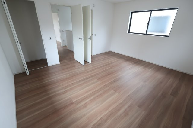 【洋室】 | 《仲介手数料無料》北区別所町13-14(2号棟)新築一戸建てリガーレ | 撮影日 2025年9月4日 13:30 曇り