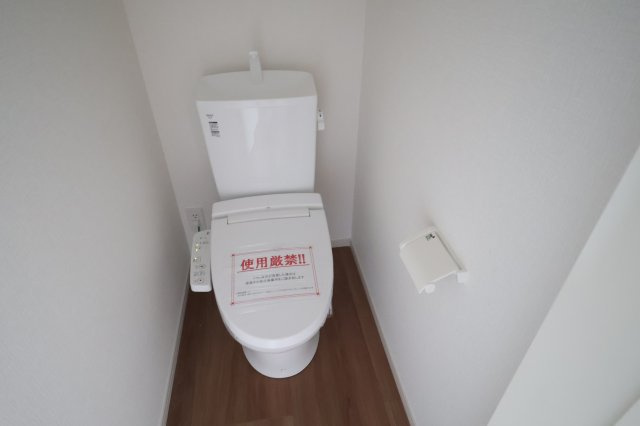 【トイレ】 | 《仲介手数料無料》北区別所町13-14(2号棟)新築一戸建てリガーレ | 撮影日 2025年9月4日 13:30 曇り