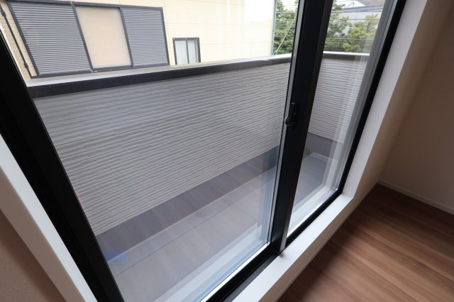 【バルコニー】 | 《仲介手数料無料》北区別所町13-14(2号棟)新築一戸建てリガーレ | 撮影日 2025年9月4日 13:30 曇り