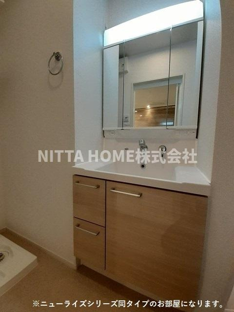 ハーモニー福知山　Ｄ棟の洗面所|【イメージ写真】独立洗髪洗面台や室内洗濯機置き場も設置◇