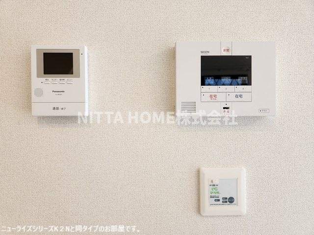 ハーモニー福知山　Ｄ棟のセキュリティ|【イメージ写真】ＴＶドアホンがついて安心です◇
