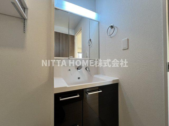 ハーモニー福知山　Ａ棟の洗面所|【イメージ写真】独立洗髪洗面台や室内洗濯機置き場も設置◇