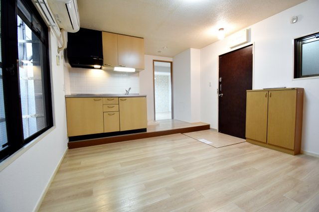 ユーコート鳴尾の居間・リビング|ダイニングキッチン6.5帖