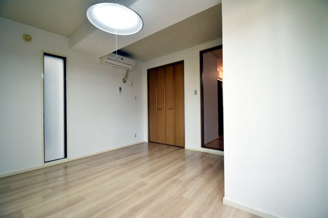 ユーコート鳴尾の洋室