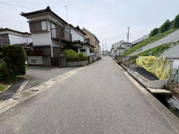 和歌山市鳴神　中古戸建の前面道路含む現地写真