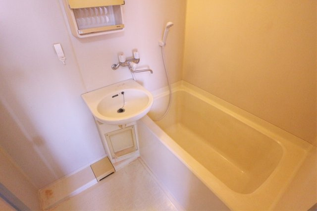 プラザ学園南の浴室