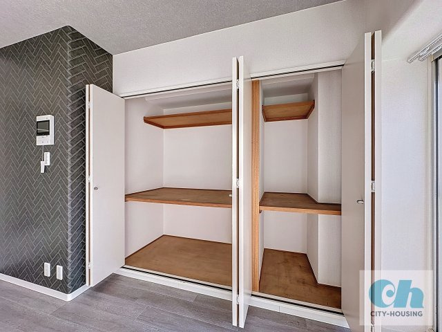 スカイライフハイツ 302号室の収納