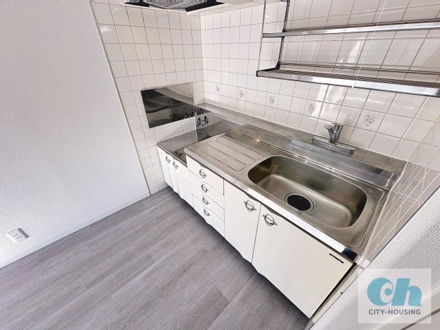 スカイライフハイツ 302号室のキッチン