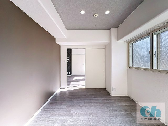 スカイライフハイツ 302号室の洋室