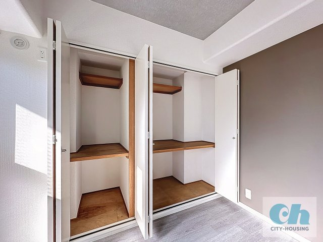 スカイライフハイツ 302号室の収納