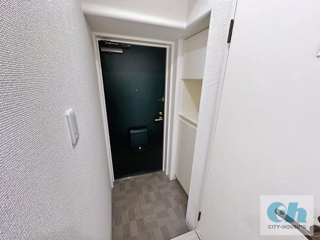 スカイライフハイツ 302号室の玄関