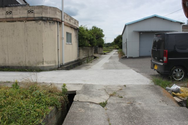 松山市府中土地の外観|前面道路です