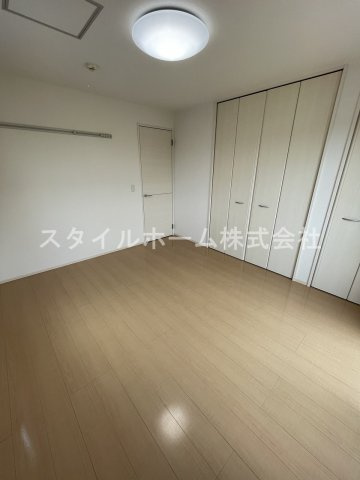 メゾハイネスの寝室|開放的な寝室です