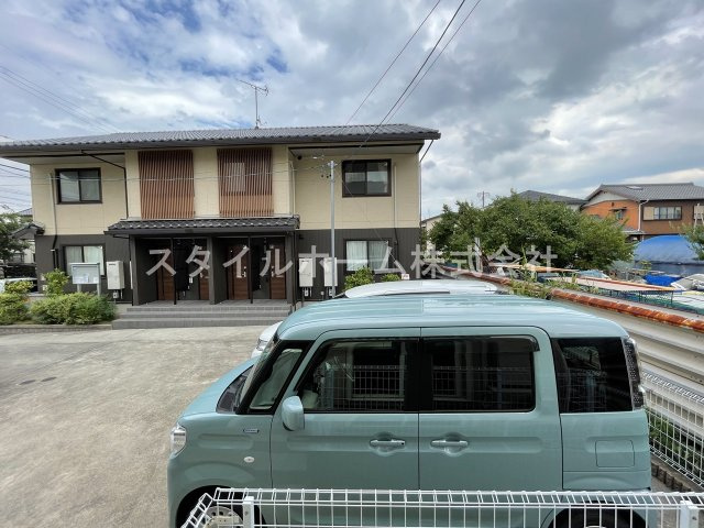 メゾハイネスの駐車場|駐車スペースもあります