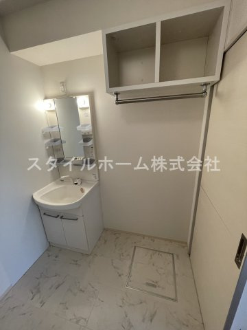 メゾハイネスの洗面所|明るい洗面所です