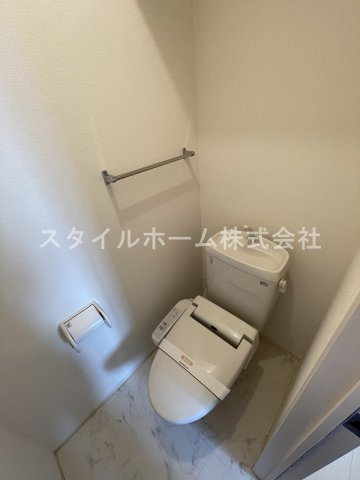 メゾハイネスのトイレ|落ち着いた色調のトイレです