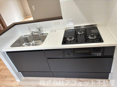 【キッチン】 | エスパディ B棟 | 三口ガスコンロ