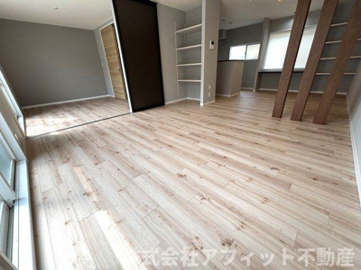 【居間・リビング】 | エスパディ B棟 | LDK18.1帖