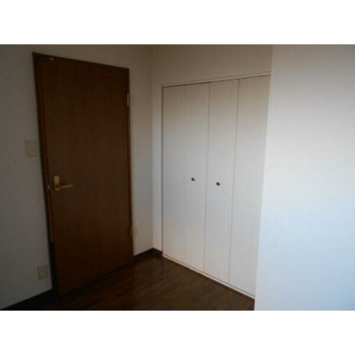 【居間・リビング】 | ロイヤルヴェール山下 | ゆったり過ごせる居間です