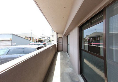 【バルコニー】 | ロイヤルヴェール山下 | 落ち着いた時間を過ごせるバルコニーです