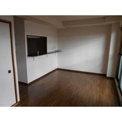 【居間・リビング】 | ロイヤルヴェール山下 | おしゃれな居間です