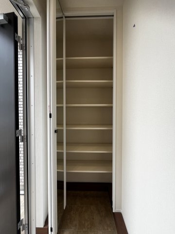 イーストヴィラ和泉府中の収納