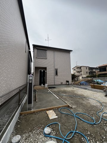 イーストヴィラ和泉府中の駐車場