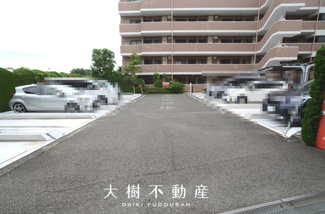 【駐車場】