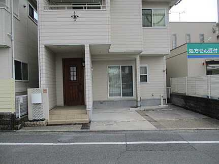 佐伯区五日市中央３丁目の前面道路含む現地写真