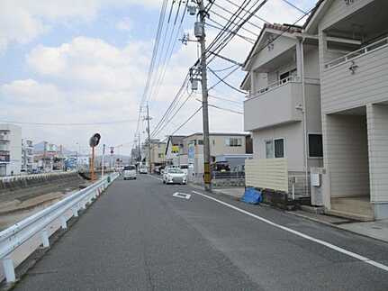 佐伯区五日市中央３丁目の前面道路含む現地写真