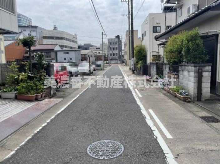 ６５２８０　岐阜市西野町2丁目土地の前面道路含む現地写真