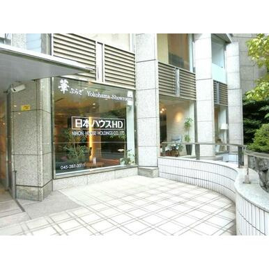 アーバンセンター横浜ウエストのエントランス