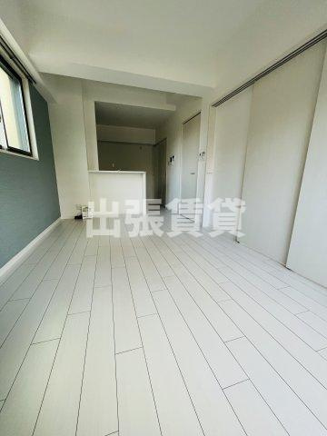 仲介手数料0円！THE RESIDENCE SHINSAKAEの居間・リビング